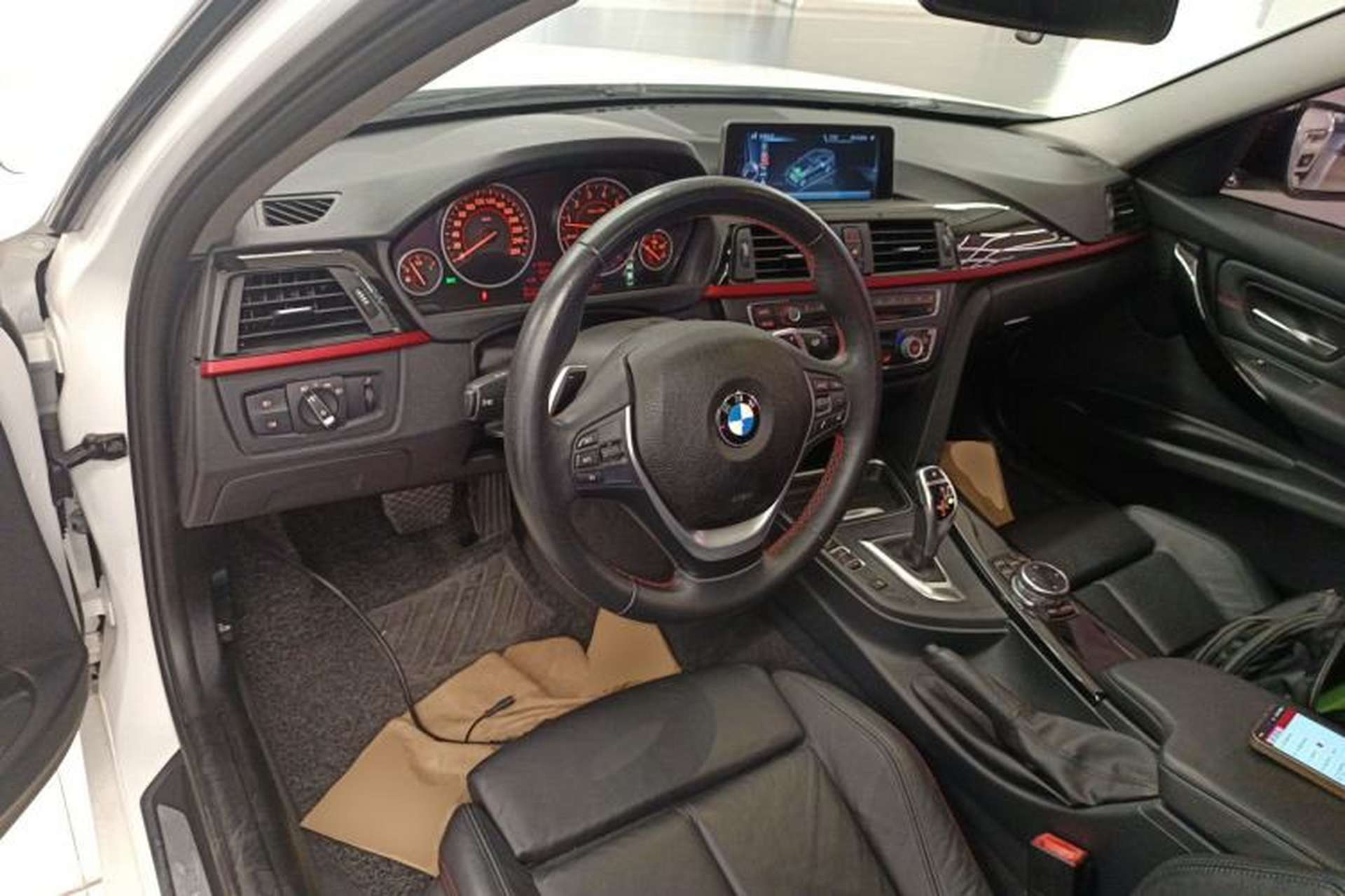 Used BMW 3 Series 2014 328i Sport Design Package Center Console