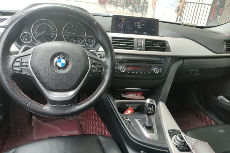 Used BMW 3 Series 2014 320i Sport Edition Center Console