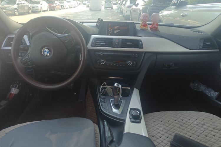 Used BMW 3 Series 2014 320i Sport Edition Center Console