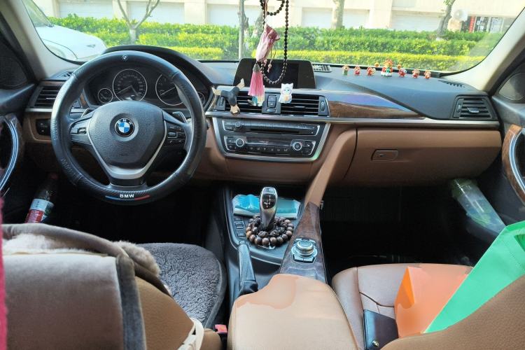 Used BMW 3 Series 2014 320Li Luxury Design Package Center Console