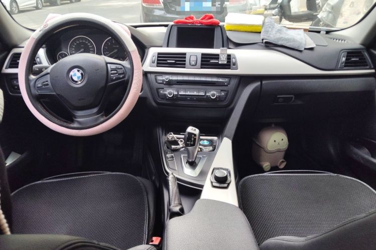 Used BMW 3 Series 2014 320i Sport Edition Center Console