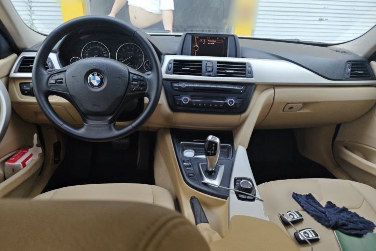 Used BMW 3 Series 2014 320Li Fashion Model Center Console