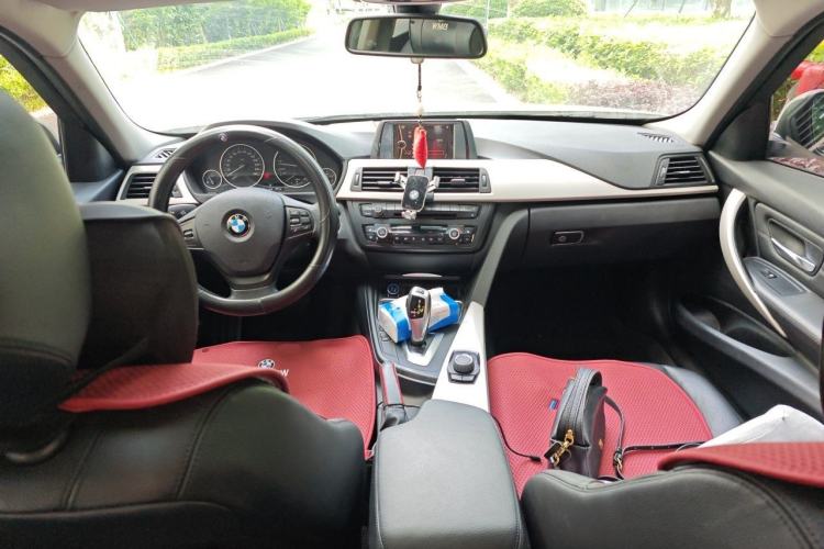 Used BMW 3 Series 2014 320i Active Edition Center Console