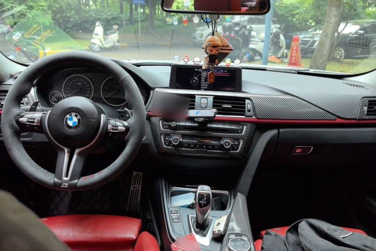 Used BMW 3 Series 2014 320i Sport Design Package Center Console