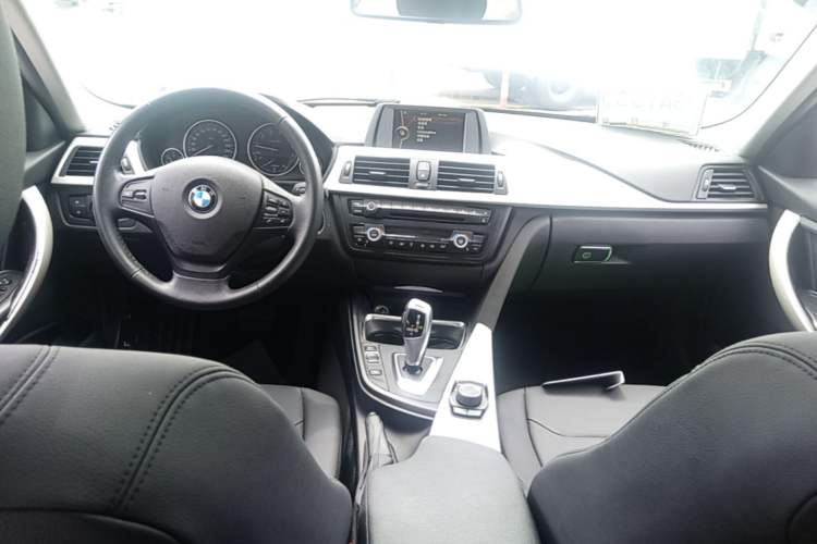 Used BMW 3 Series 2014 320Li Fashion Model Center Console