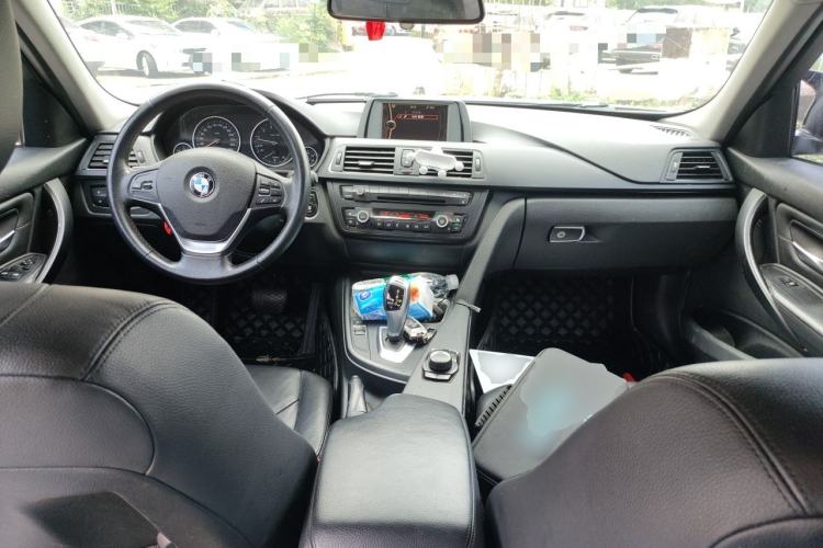 Used BMW 3 Series 2014 320i Sport Edition Center Console