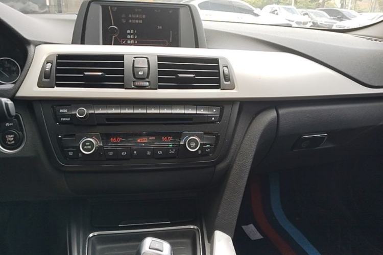Used BMW 3 Series 2014 320Li Fashion Model Center Console