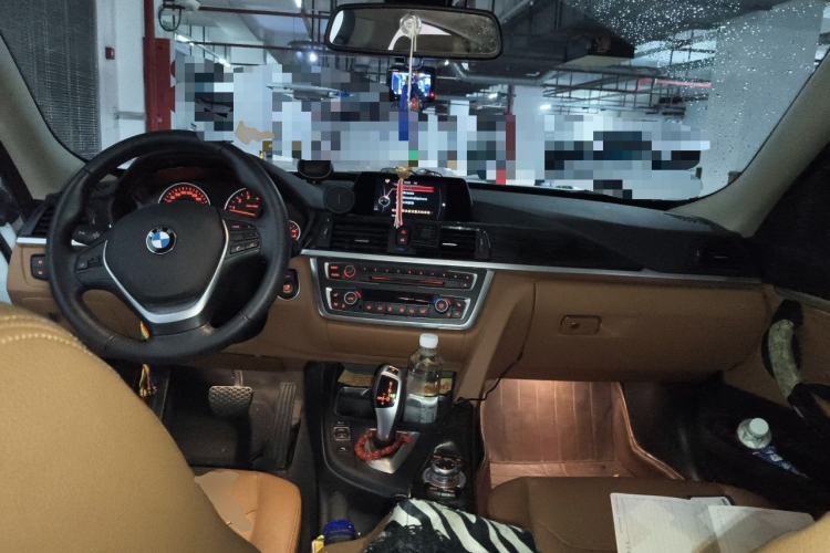 Used BMW 3 Series 2014 320i Sport Edition Center Console