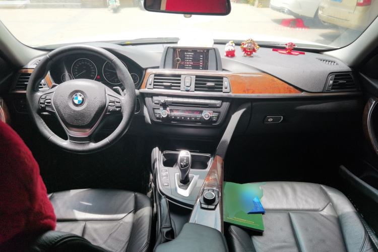 Used BMW 3 Series 2014 328Li Fashion Model Center Console