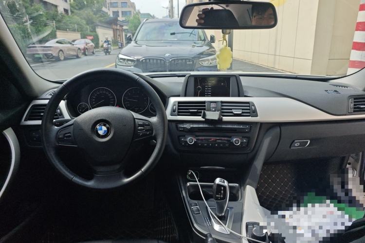 Used BMW 3 Series 2014 320i Sport Edition Center Console