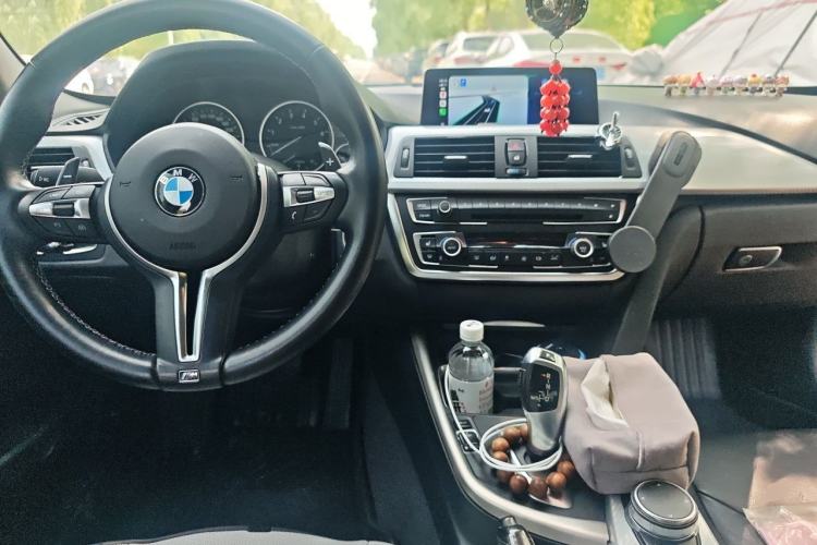 Used BMW 3 Series 2014 320i Sport Edition Center Console
