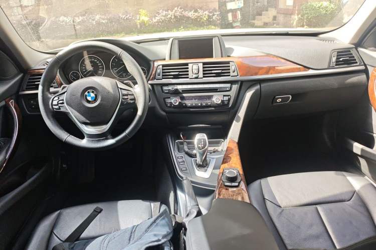 Used BMW 3 Series 2014 328Li Fashion Model Center Console