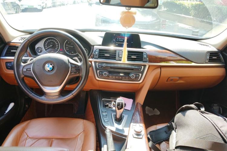 Used BMW 3 Series 2014 320Li Luxury Design Package Center Console