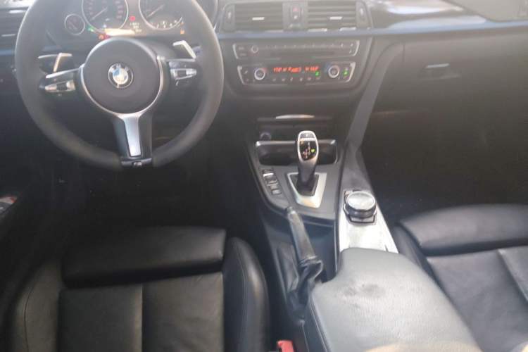 Used BMW 3 Series 2014 328i M Sport Edition Center Console