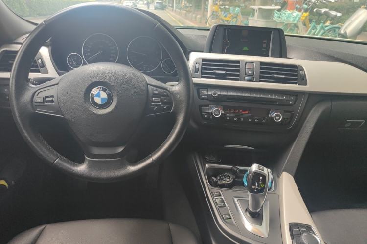Used BMW 3 Series 2014 320Li Fashion Model Center Console