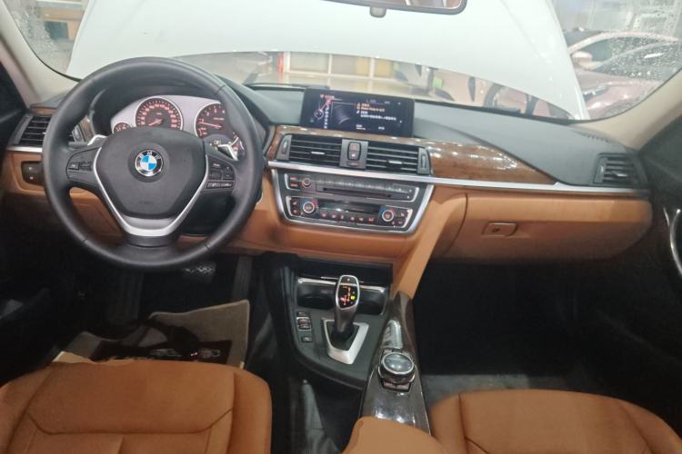 Used BMW 3 Series 2014 320Li Luxury Design Package Center Console