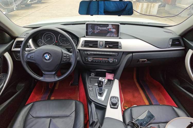 Used BMW 3 Series 2014 320i Sport Edition Center Console