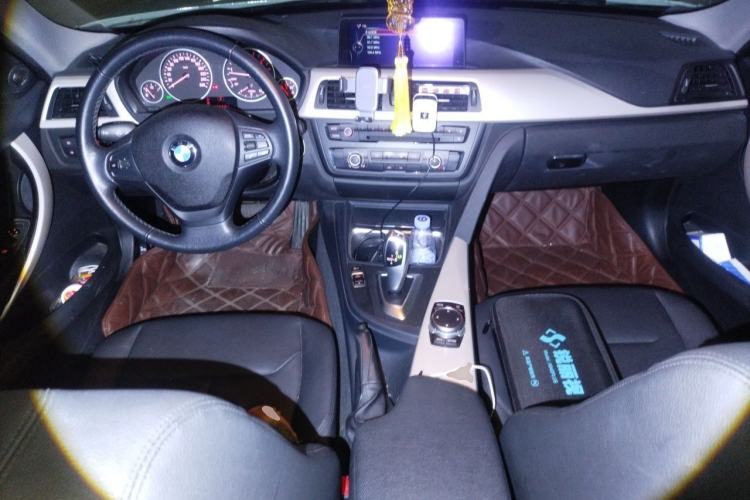 Used BMW 3 Series 2014 320i Active Edition Center Console