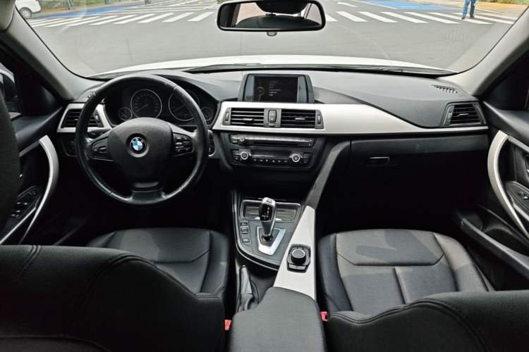 Used BMW 3 Series 2014 320Li Fashion Model Center Console