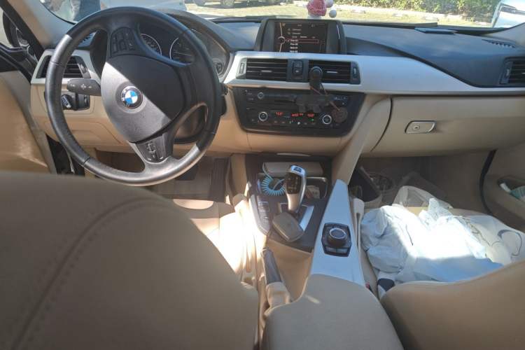 Used BMW 3 Series 2014 320Li Fashion Model Center Console
