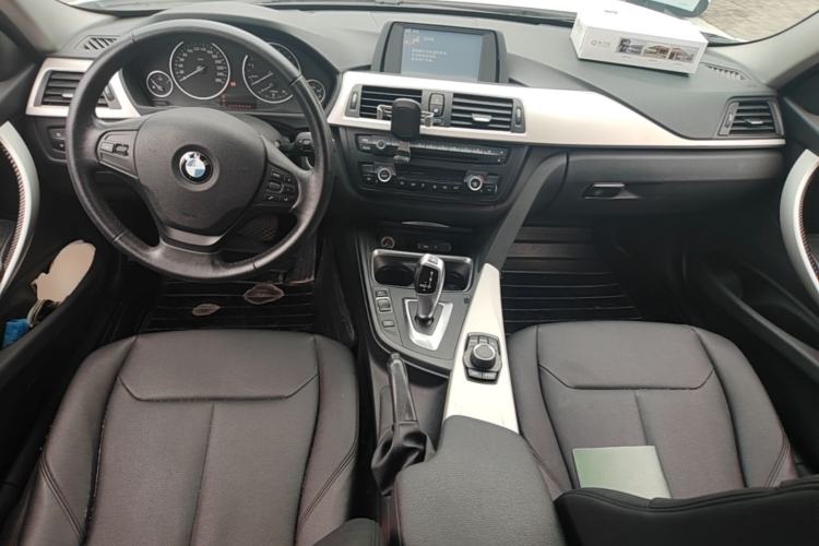 Used BMW 3 Series 2014 320i Sport Edition Center Console