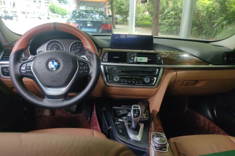 Used BMW 3 Series 2014 320Li Luxury Design Package Center Console