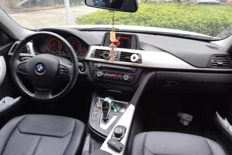 Used BMW 3 Series 2014 320Li Fashion Model Center Console