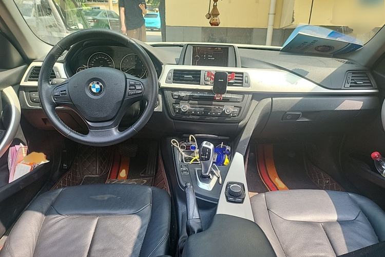 Used BMW 3 Series 2014 320i Sport Edition Center Console