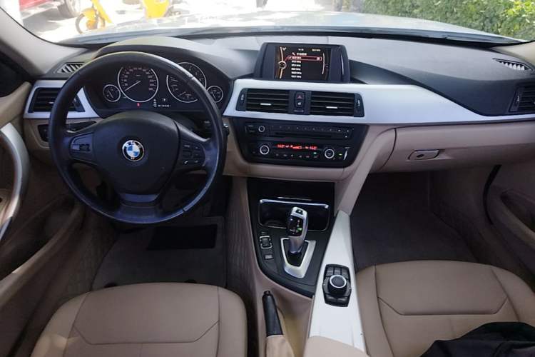Used BMW 3 Series 2014 320Li Fashion Model Center Console