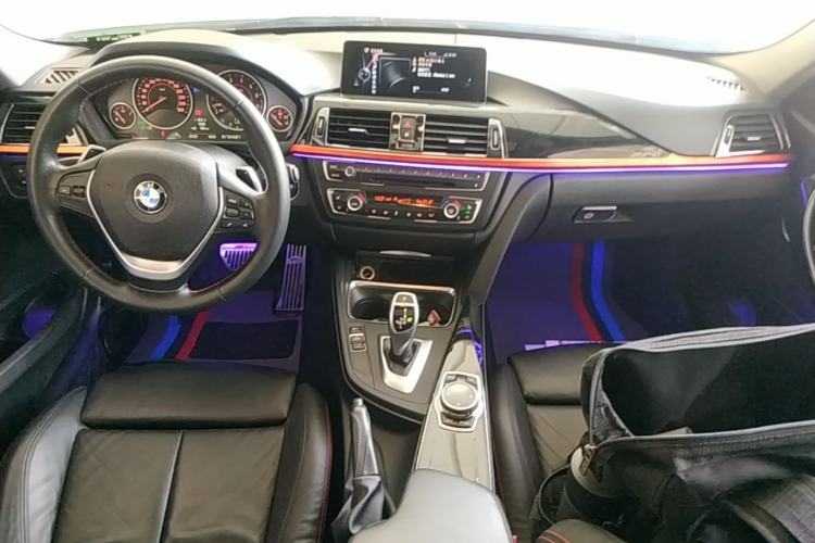 Used BMW 3 Series 2014 320i Sport Design Package Center Console