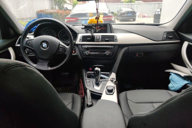 Used BMW 3 Series 2014 320Li Fashion Model Center Console
