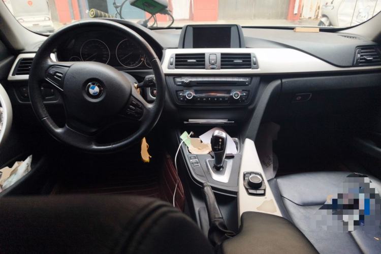 Used BMW 3 Series 2014 320i Sport Edition Center Console