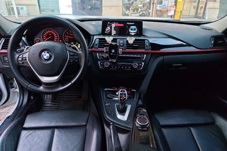 Used BMW 3 Series 2014 328i Sport Design Package Center Console