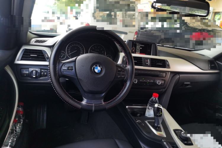 Used BMW 3 Series 2014 320i Active Edition Center Console
