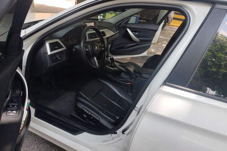 Used BMW 3 Series 2014 320i Sport Edition Driver Seat