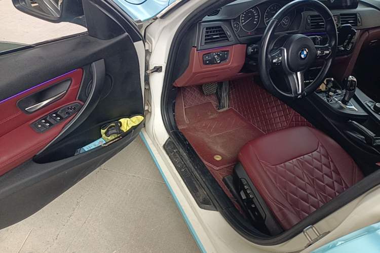 Used BMW 3 Series 2014 320i Sport Edition Driver Seat