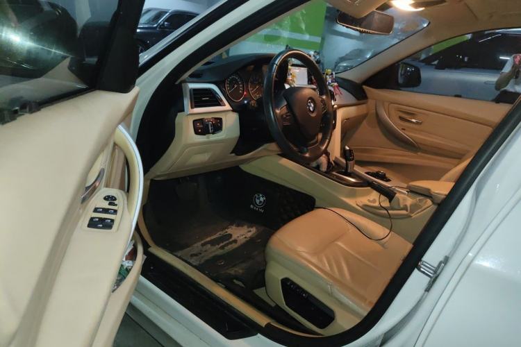Used BMW 3 Series 2014 320i Sport Edition Driver Seat