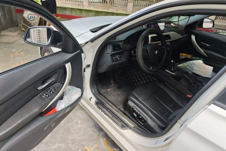 Used BMW 3 Series 2014 320i Sport Edition Driver Seat