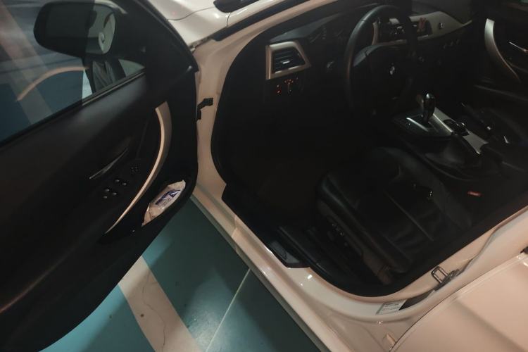 Used BMW 3 Series 2014 320i Sport Edition Driver Seat