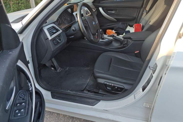 Used BMW 3 Series 2014 320i Sport Edition Driver Seat