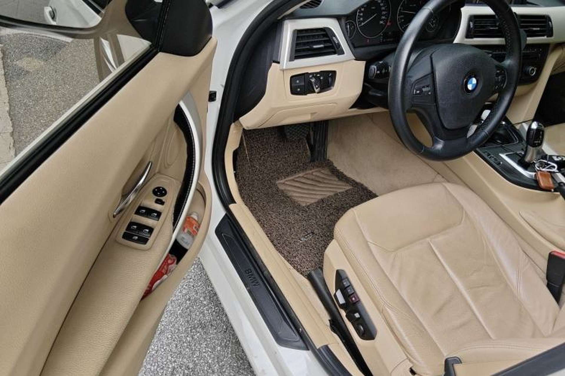 Used BMW 3 Series 2014 320i Sport Edition Driver Seat