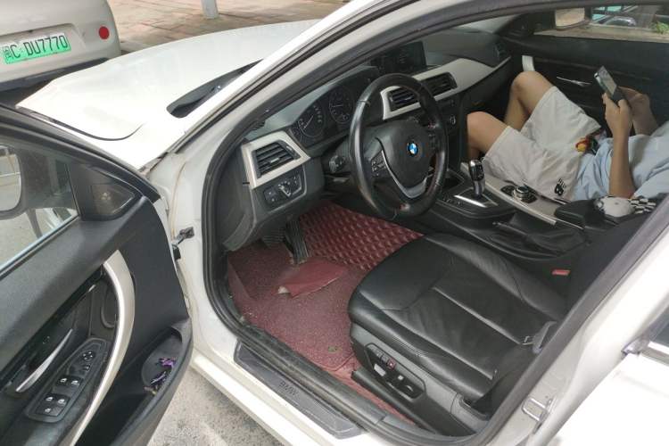 Used BMW 3 Series 2014 320i Sport Edition Driver Seat
