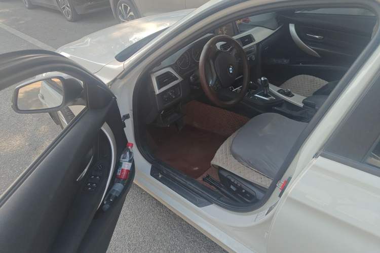 Used BMW 3 Series 2014 320i Sport Edition Driver Seat