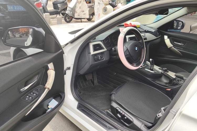 Used BMW 3 Series 2014 320i Sport Edition Driver Seat