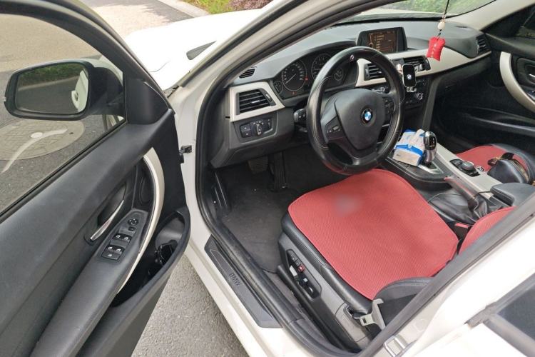 Used BMW 3 Series 2014 320i Active Edition Driver Seat