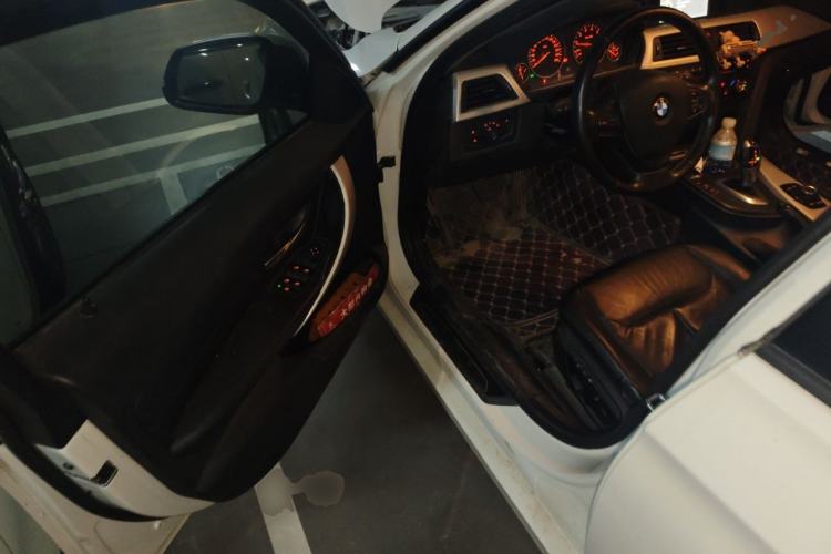 Used BMW 3 Series 2014 320i Sport Edition Driver Seat
