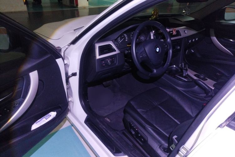 Used BMW 3 Series 2014 320i Sport Edition Driver Seat