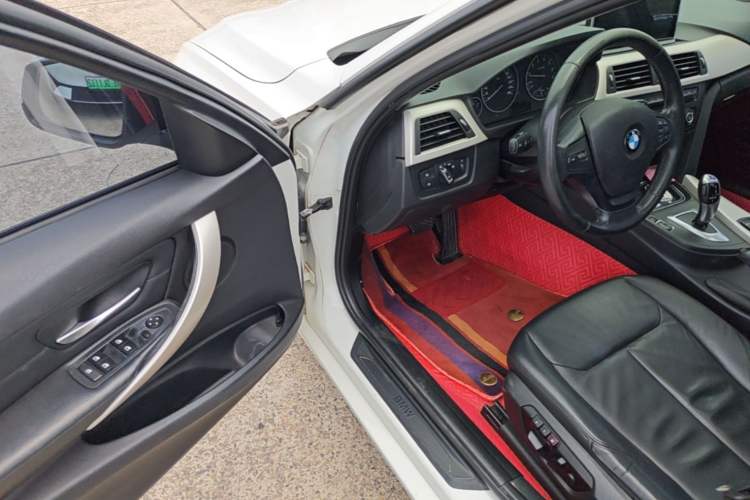 Used BMW 3 Series 2014 320i Sport Edition Driver Seat