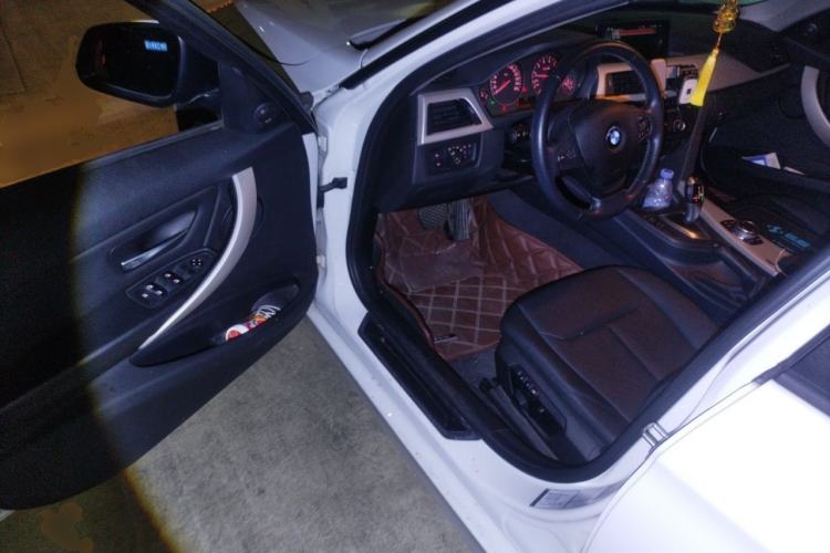 Used BMW 3 Series 2014 320i Active Edition Driver Seat