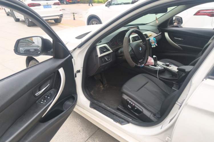 Used BMW 3 Series 2014 320i Active Edition Driver Seat